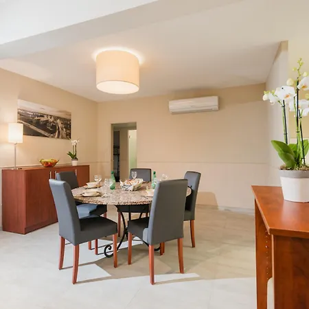 Апарт-отель Arass & Business Flats 3*